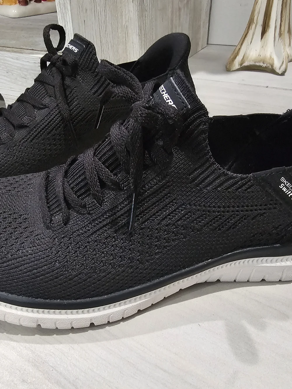 Skechers Swift Fit Womens Black Knit Slip-On Hands Free Sneakers Size 8